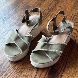 B33 Torrid Women Khaki Frayed Strap Buckle Wedge Sandals